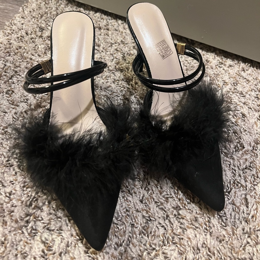 Fluffy feathered black satin pump heels